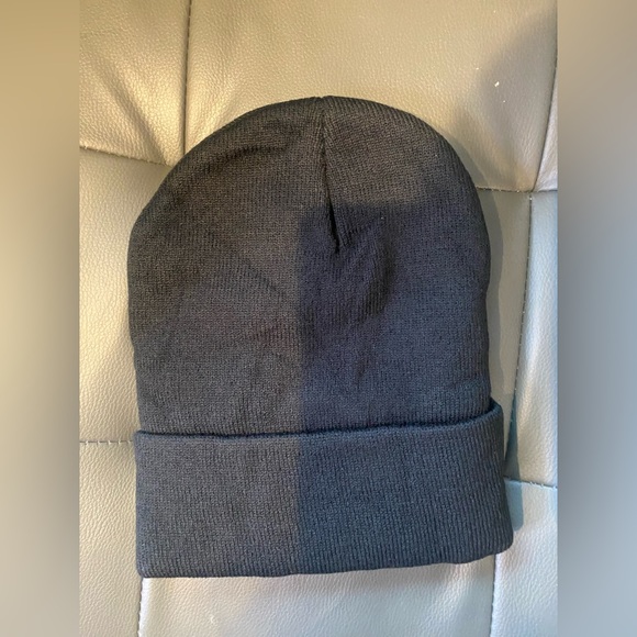 NIP Skull Beanie Black - Picture 3 of 4